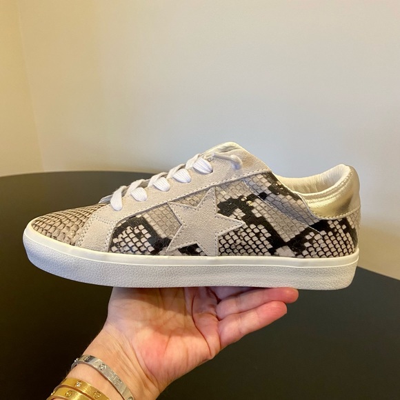 Steve Madden Luxury Authentic Minimalist RARE Animal Print Starling Sneaker - Picture 15 of 17
